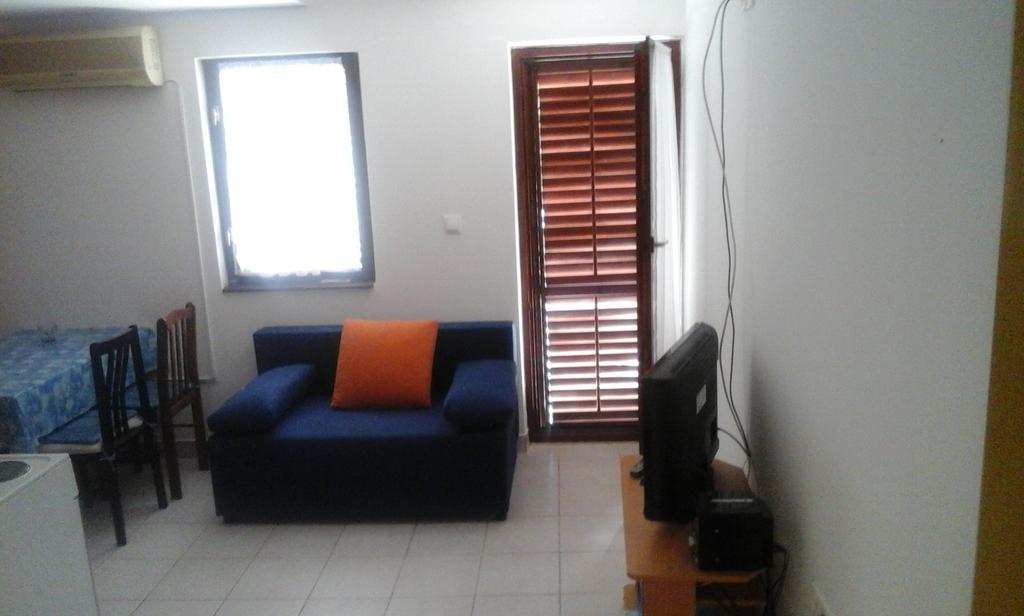 Apartment Rogic Биоград-на-Мору Экстерьер фото